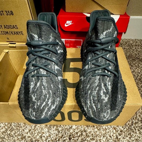 Adidas Yeezy 350v2 MX Dark Salt - Picture 2 of 4